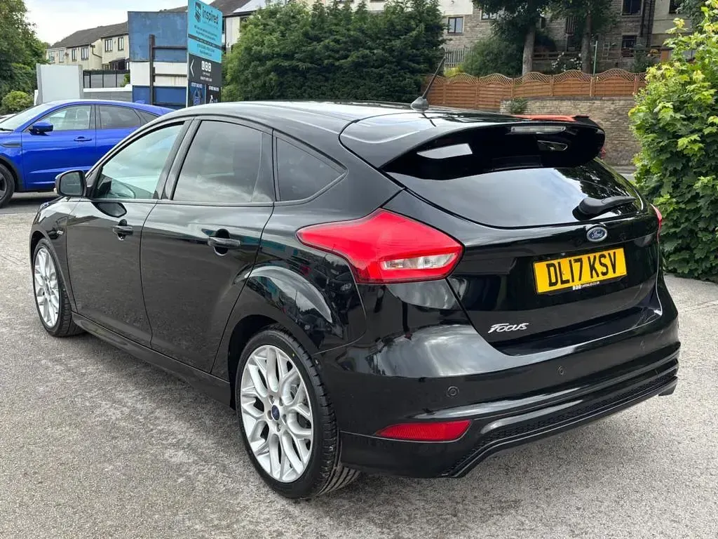 Used Ford Focus ST-Line 120 HP (88 kW) 2017 Black Hatchback