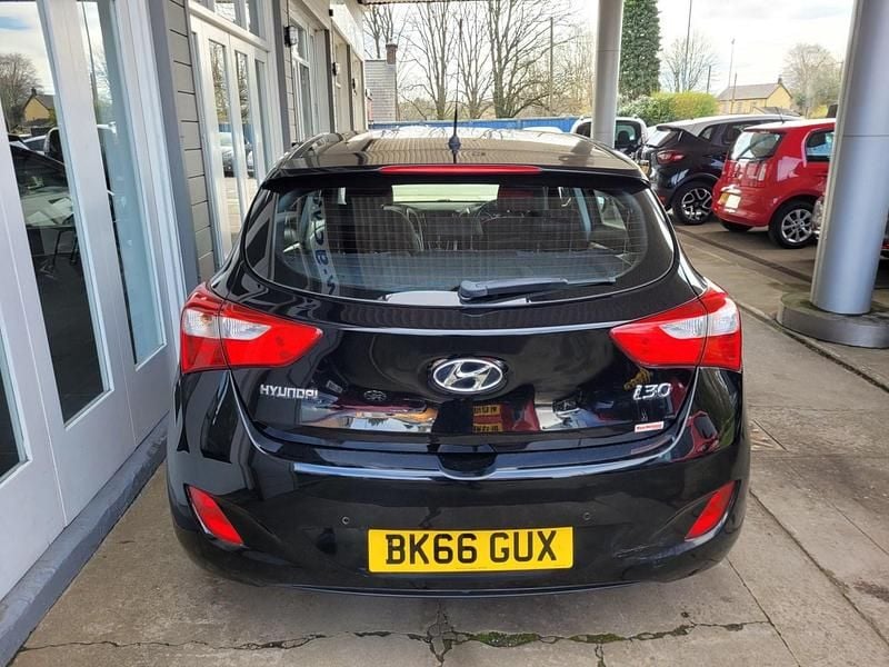 Used Hyundai i30 SE 110 HP (80 kW) 2016 Black Hatchback