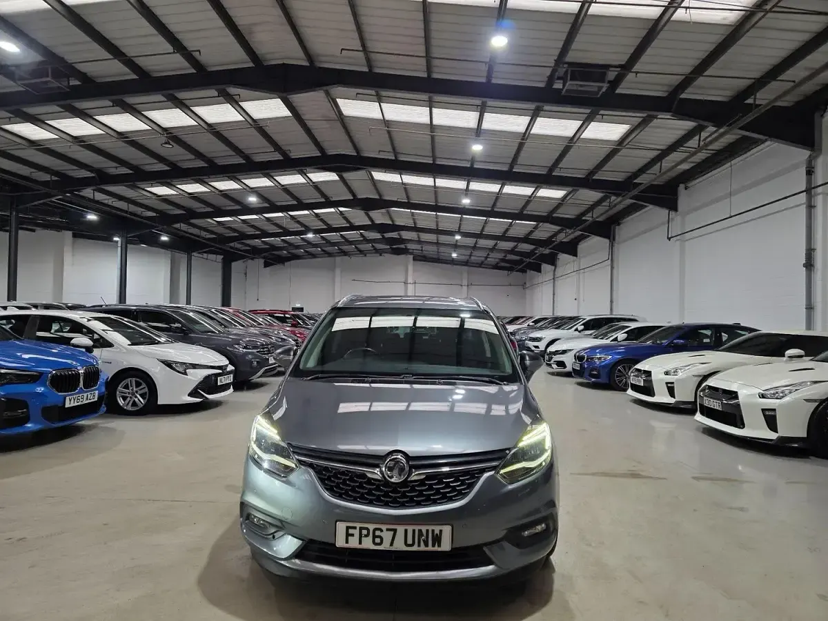 Used Vauxhall Zafira SRi 140 HP (102 kW) 2017 Grey MPV