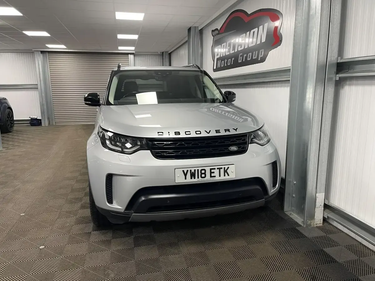 Używany Land Rover Discovery 5 SE 2018 Srebrny SUV
