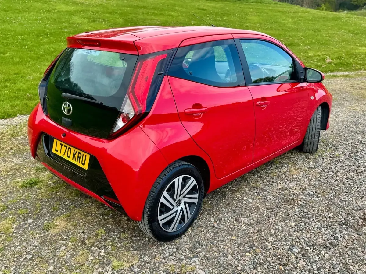 Used Toyota Aygo X-play 72 HP (52 kW) 2020 Red Hatchback