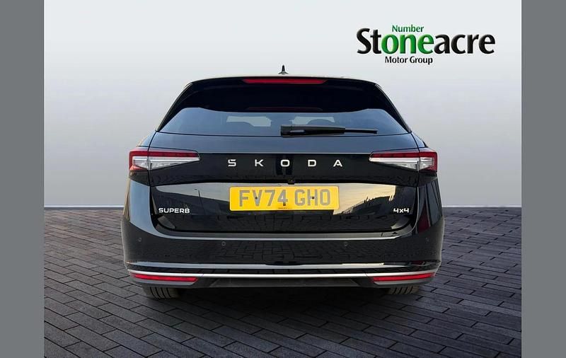 Used Skoda Superb LAURIN & KLEMENT 193 HP (141 kW) 2024 Black Estate