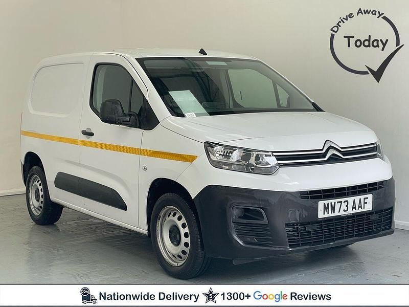 White Used 2023 Citroën Berlingo MPV | £13,450 (Fair price) - Image 1/4