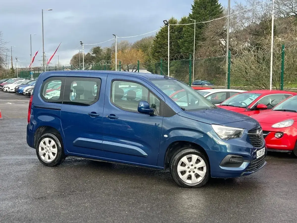 Used Vauxhall Combo 110 HP (80 kW) 2020 Blue MPV