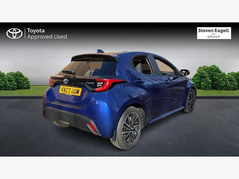 Used Toyota Yaris Hybrid Design 116 HP (85 kW) 2023 Blue Hatchback