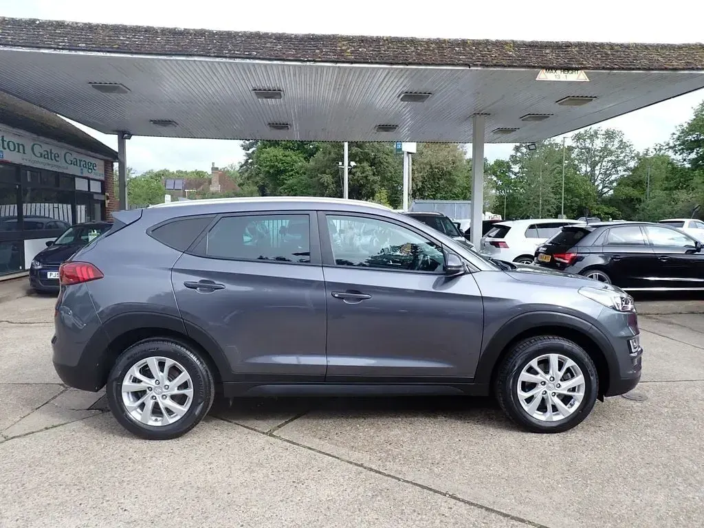 Used Hyundai Tucson SE 132 HP (97 kW) 2019 Grey SUV
