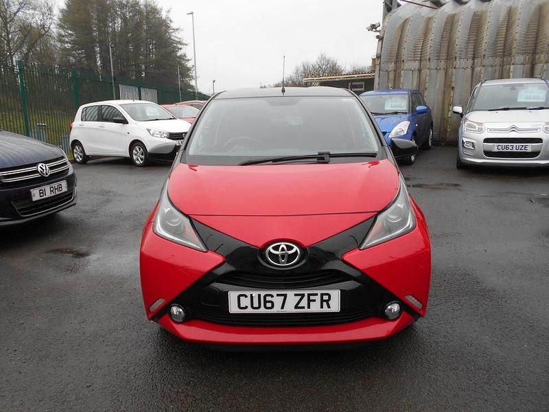 Usado Toyota Aygo X-cite 69 HP (50 kW) 2017 Vermelho Citadino