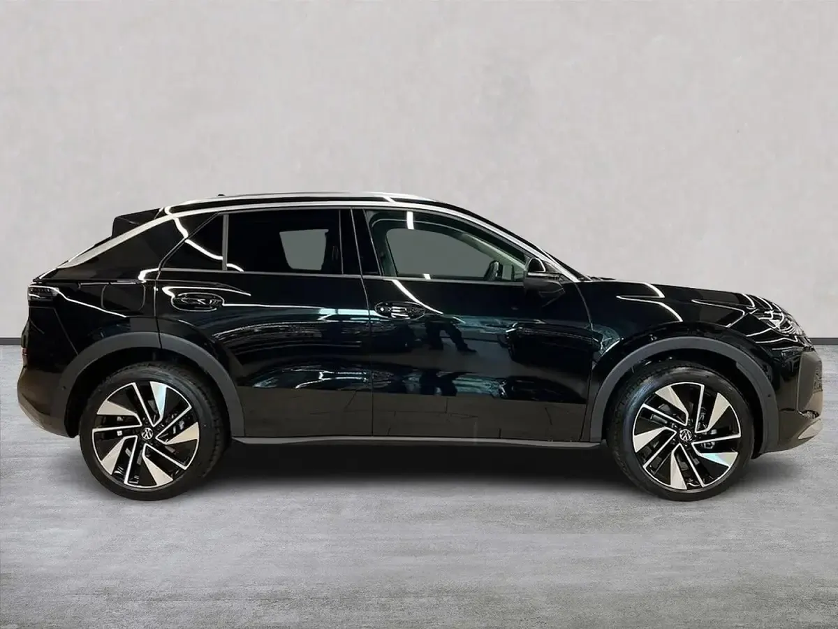 Used VW T-Roc R-line 150 HP (110 kW) 2026 Black SUV