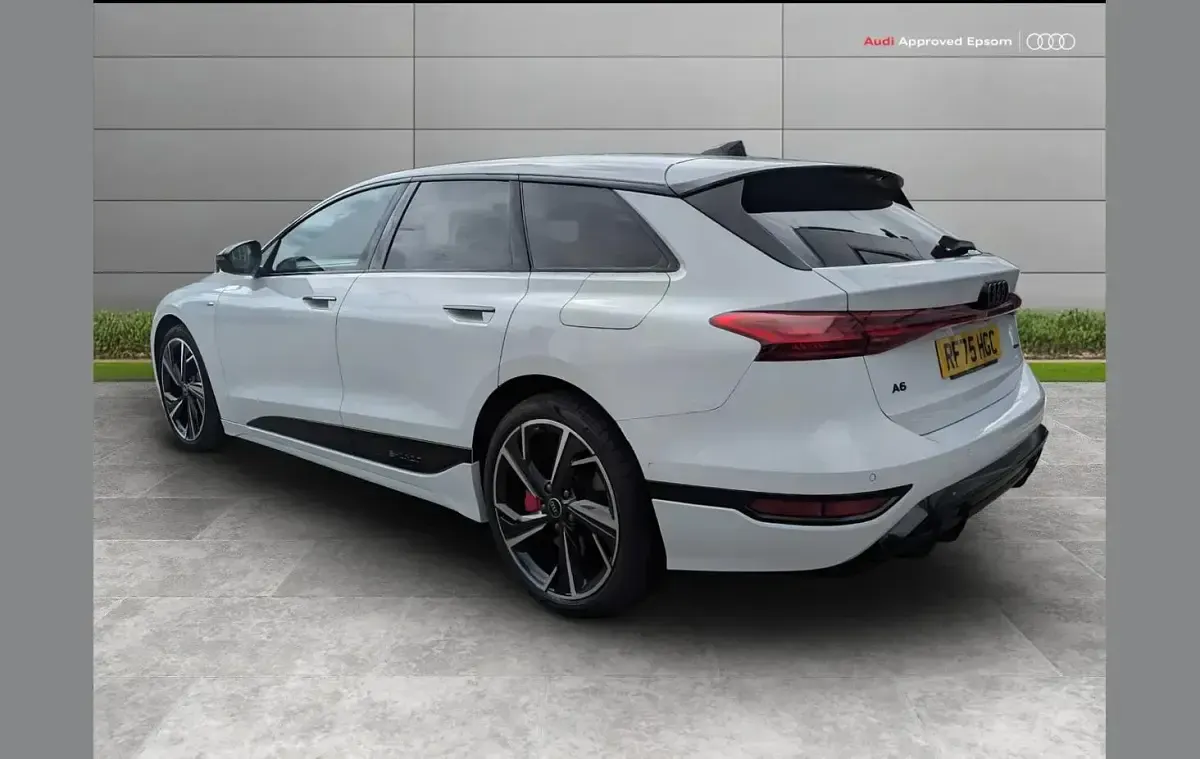 Used Audi e-tron Comfort 314 kW (428 HP) 2025 White SUV