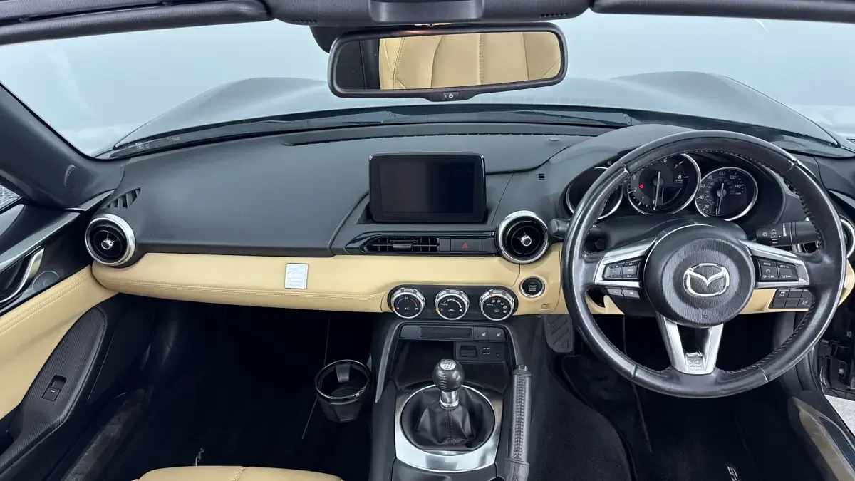 Used Mazda MX5 Inclusive 160 HP (117 kW) 2018 Grey Cabriolet