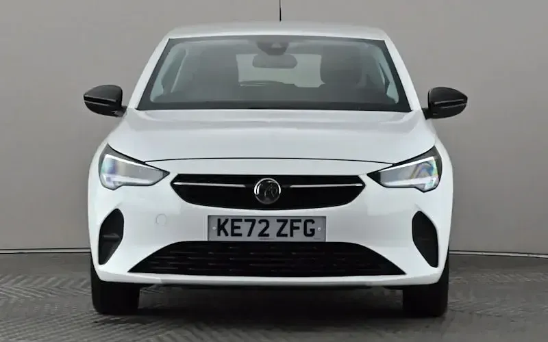 Used Vauxhall Corsa Design Edition 101 HP (74 kW) 2023 White Hatchback