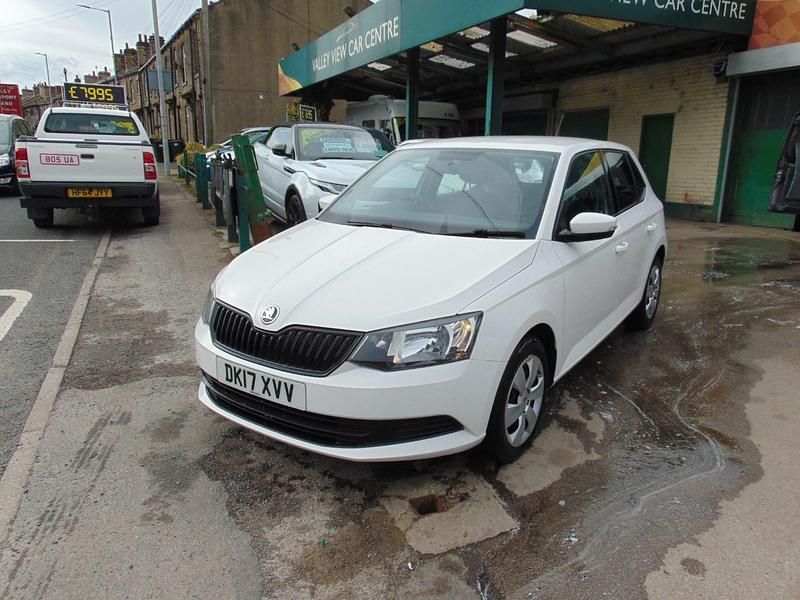 Used Skoda Fabia 60 HP (44 kW) 2017 White Hatchback