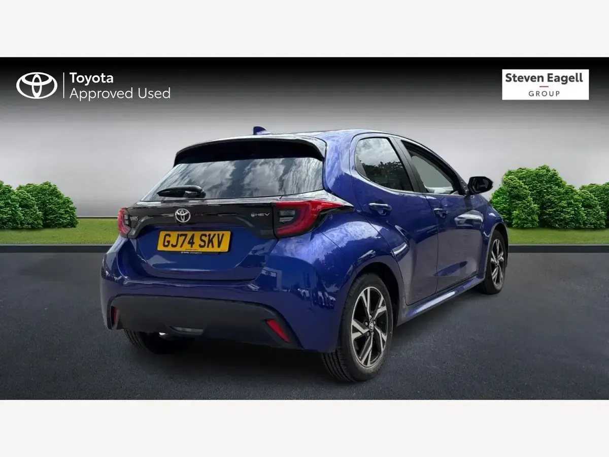Used Toyota Yaris Design 114 HP (83 kW) 2024 Blue Hatchback