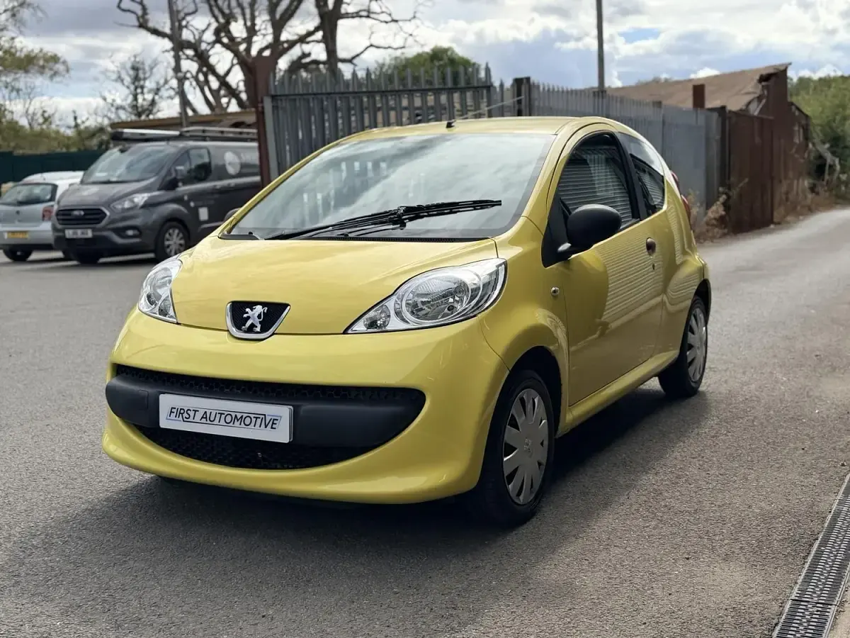 Used Peugeot 107 68 HP (50 kW) 2007 Yellow Hatchback