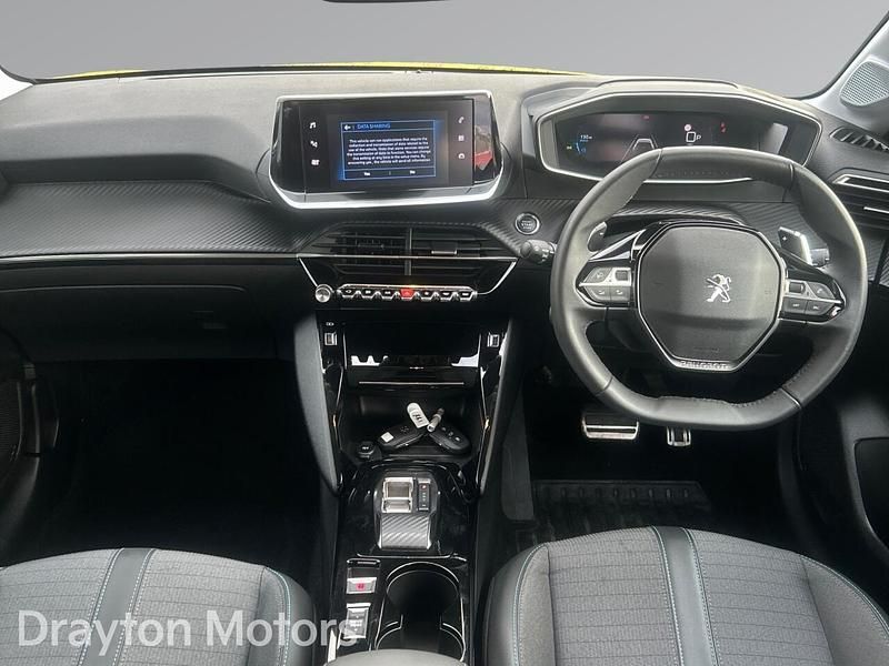 Used Peugeot 208 Allure+ 100 HP (73 kW) 2023 Yellow Hatchback
