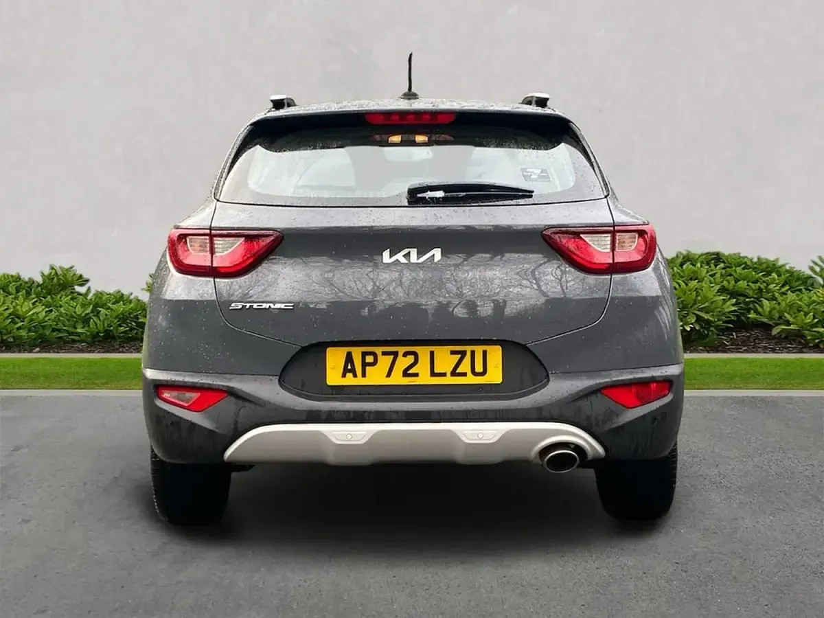 Usado Kia Stonic 99 HP (72 kW) 2023 Cinzento SUV
