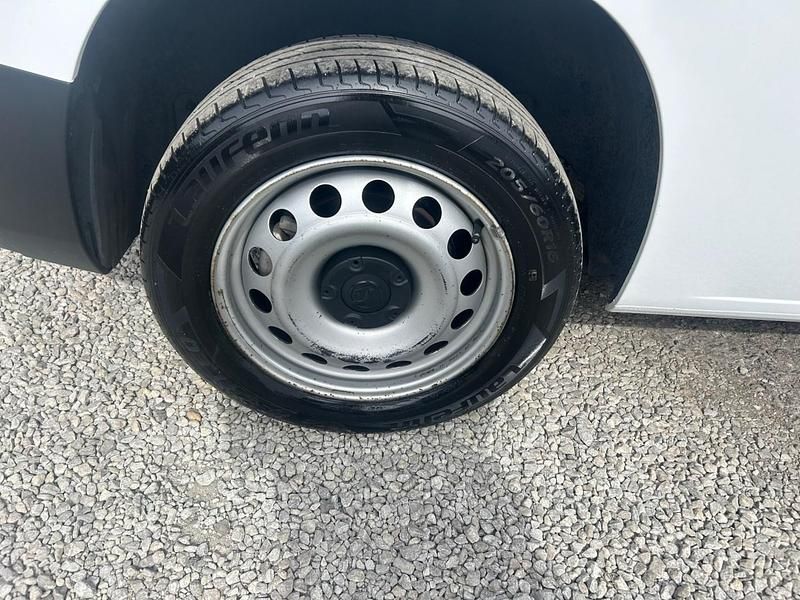 Used Vauxhall Combo 100 HP (73 kW) 2023 White MPV