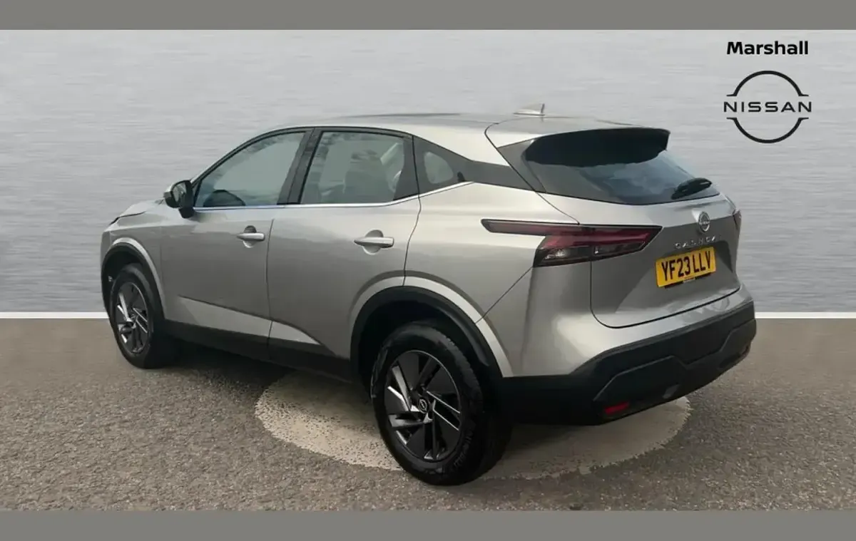 Used Nissan Qashqai Acenta Premium 155 HP (114 kW) 2023 Silver SUV