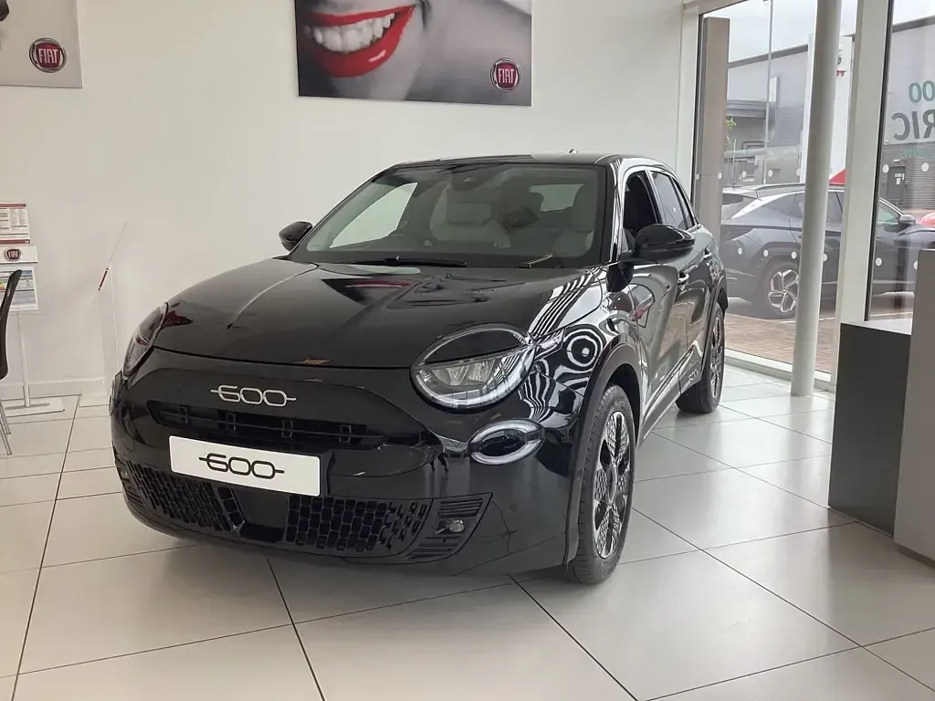 New Fiat 600 S 99 HP (72 kW) 2025 Black SUV