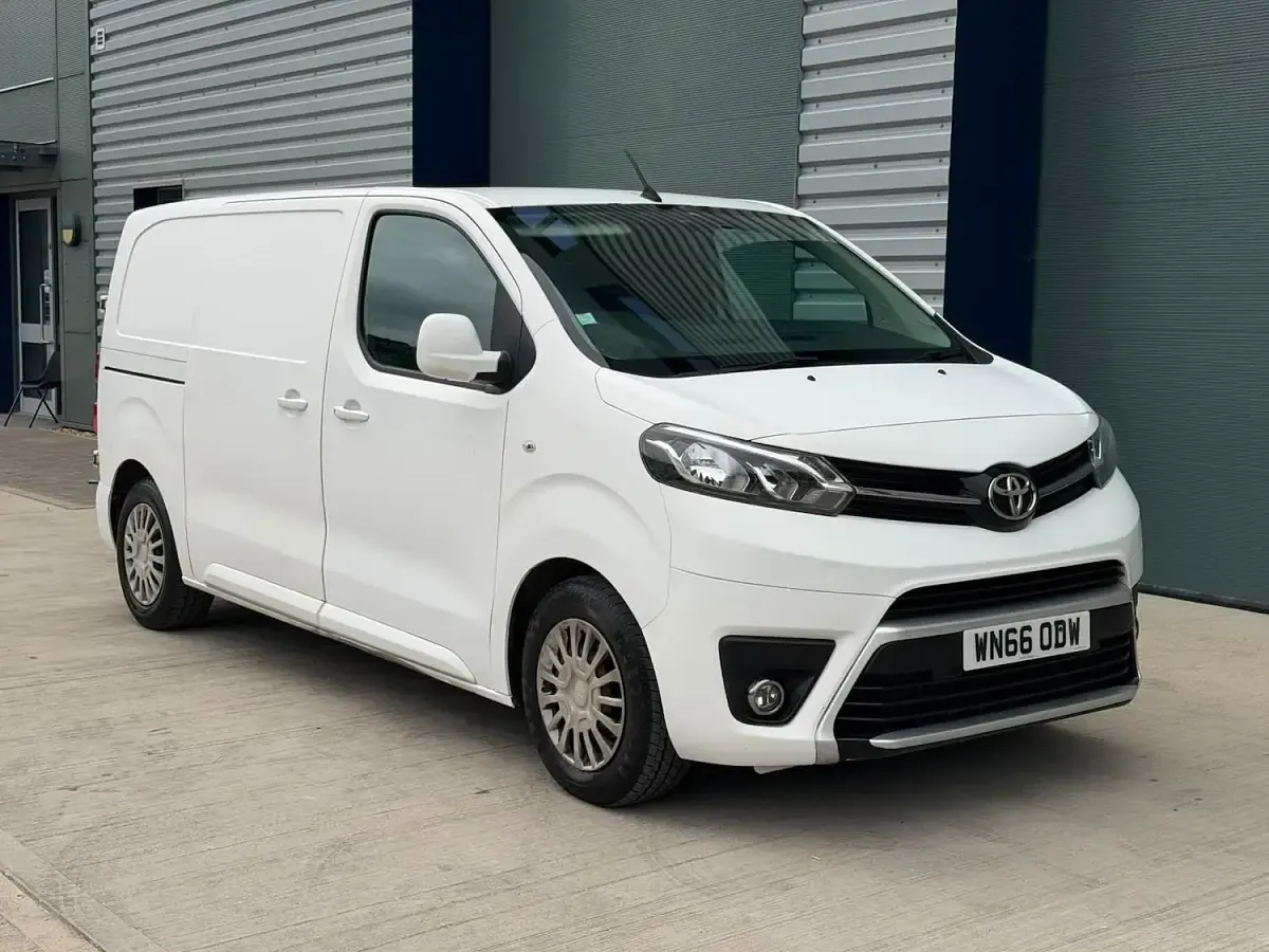 Used Toyota Proace Comfort 90 HP (66 kW) 2016 White MPV