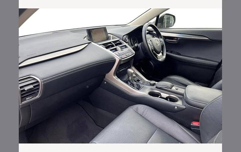 Used Lexus NX300h Luxury Line 197 HP (144 kW) 2017 Silver SUV