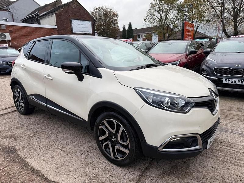 Cream/black Used 2017 Renault Captur Dynamique SUV | £7,790 (Fair price) - Image 1/4