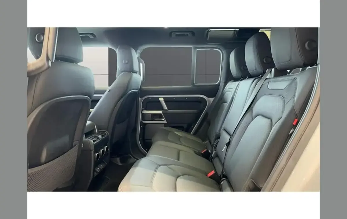 Used Land Rover Defender SE Dynamic 249 HP (183 kW) 2023 Silver SUV