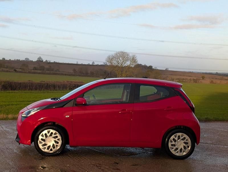 Used Toyota Aygo X-play 71 HP (52 kW) 2019 Red Hatchback