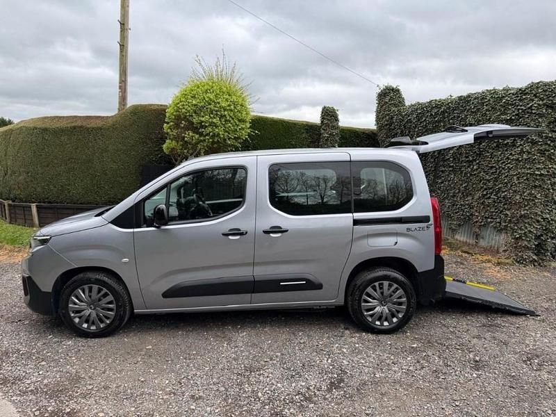 Usado Citroën Berlingo 2025 Cinzento Monovolume