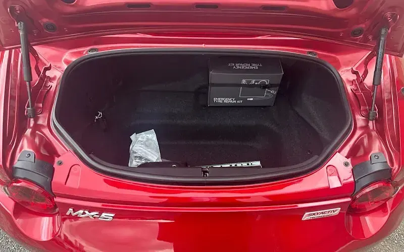 Used Mazda MX5 Inclusive 160 HP (117 kW) 2017 Red Cabriolet