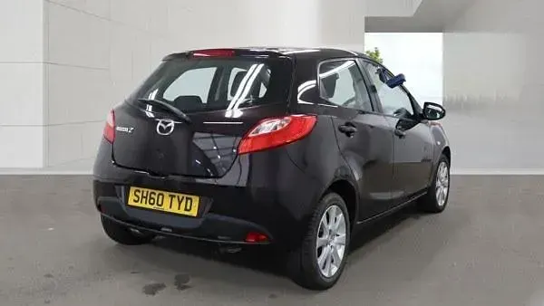 Used Mazda 2 101 HP (74 kW) 2011 Red Hatchback