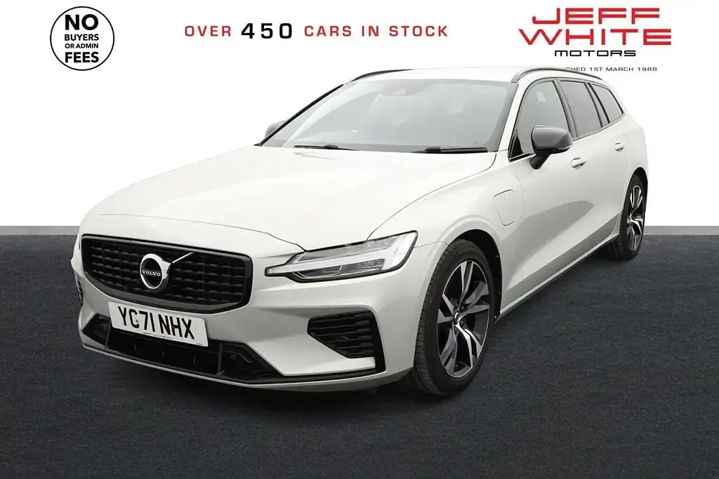 Usado Volvo V60 R-Design 2021 Dorado Familiar