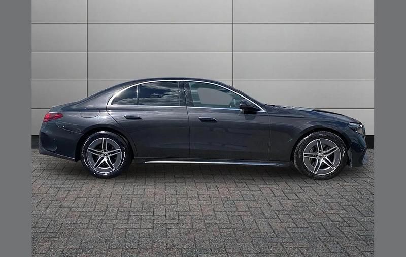 Usado Mercedes E200 AMG line 200 HP (147 kW) 2024 Cinzento Sedan