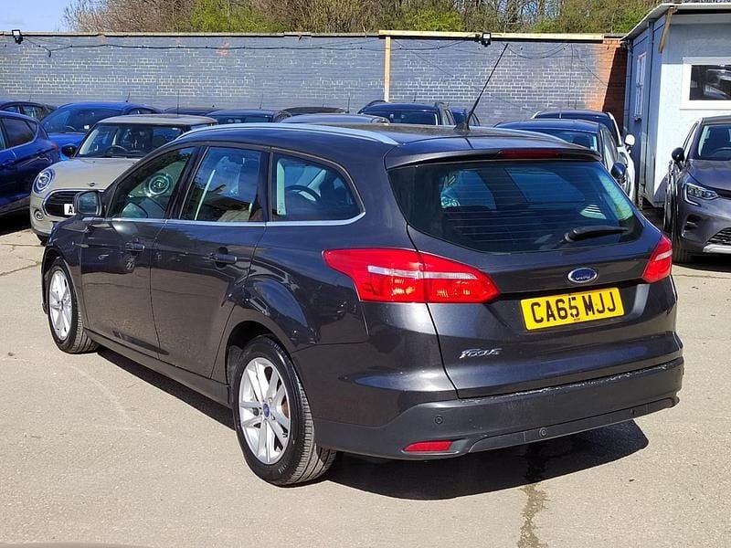 Used Ford Focus Zetec 123 HP (90 kW) 2016 Grey Estate