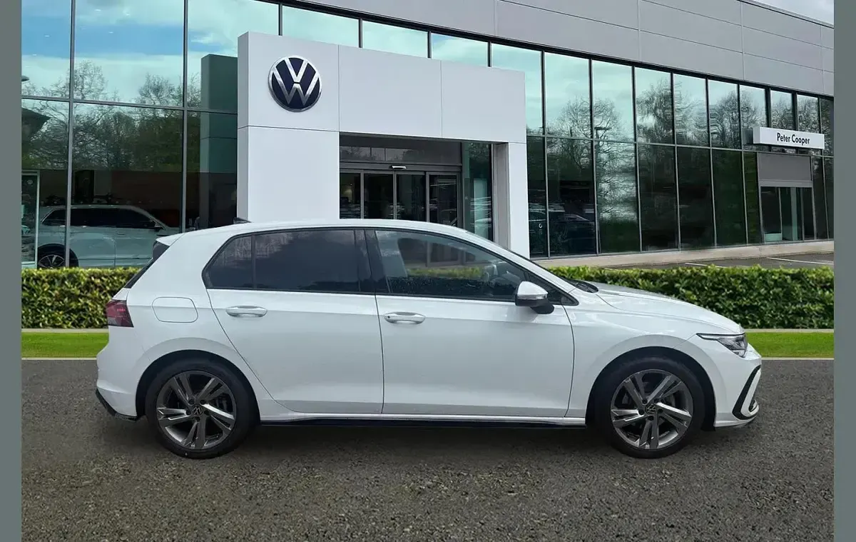 Used VW Golf VIII R-line 147 HP (108 kW) 2023 White Hatchback