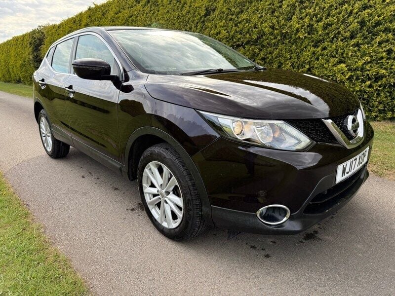 Black Used 2017 Nissan Qashqai Acenta SUV | £8,750 (Good price) - Image 1/3