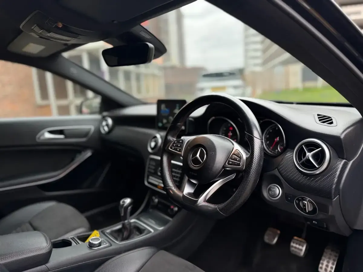 Usado Mercedes A180 AMG Line Premium 2017 Preto Citadino