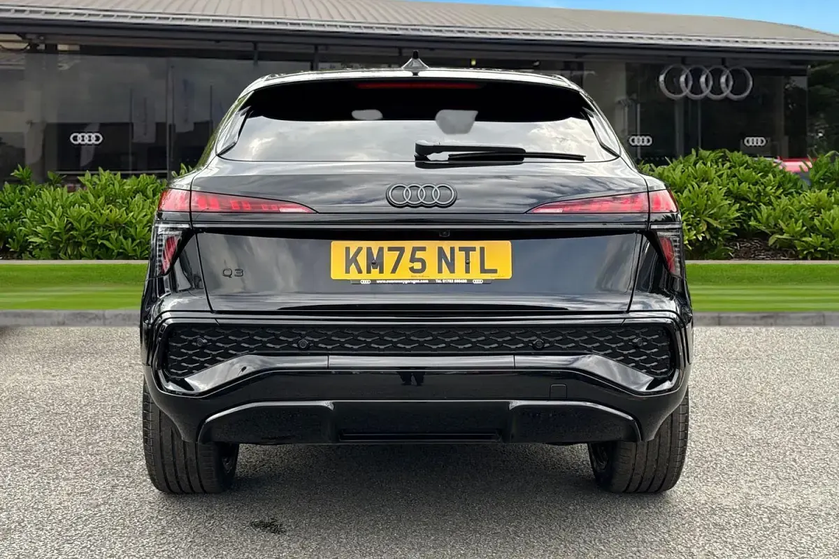 New Audi Q3 Advanced 272 HP (200 kW) 2025 Black SUV