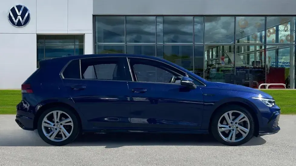 Used VW Golf VIII R-line 150 HP (110 kW) 2023 Blue