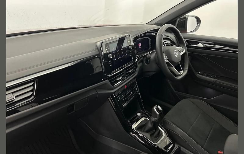 Used VW T-Roc Design 150 HP (110 kW) 2025 Red SUV