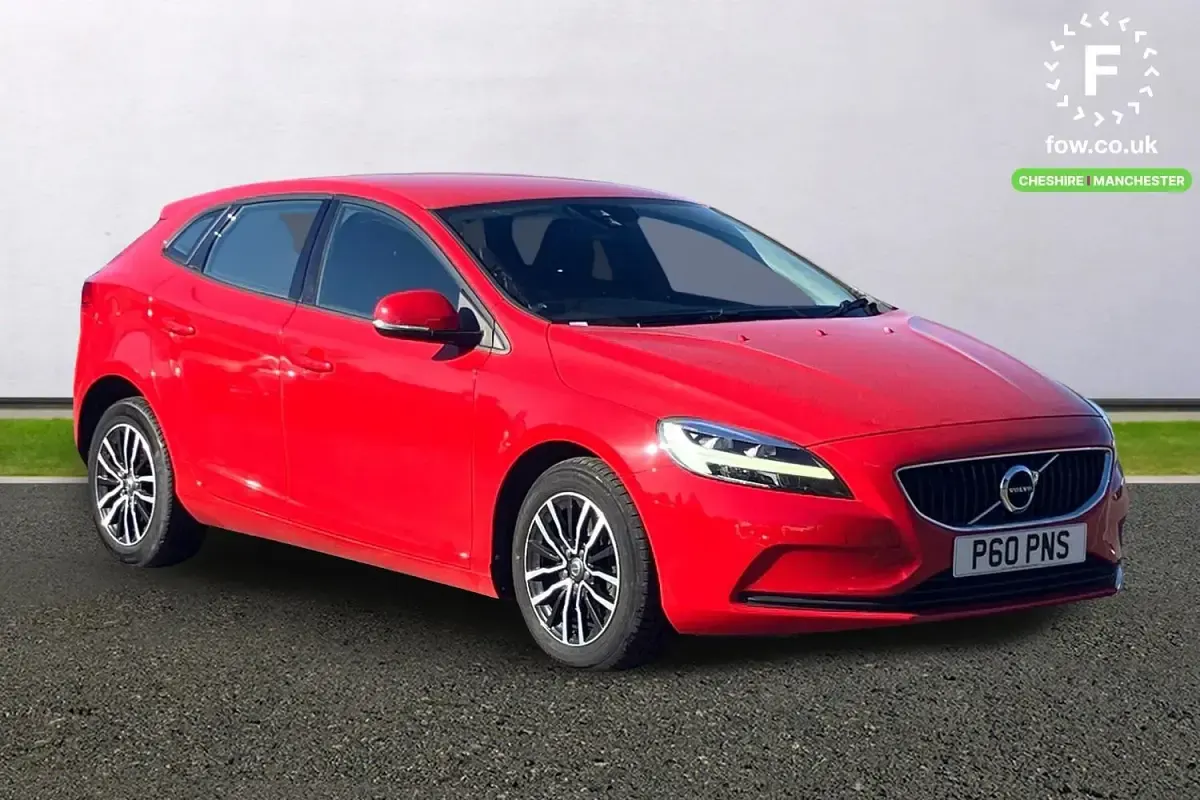 Begagnad Volvo V40 Momentum 122 HK (89 kW) 2018 Halvkombi