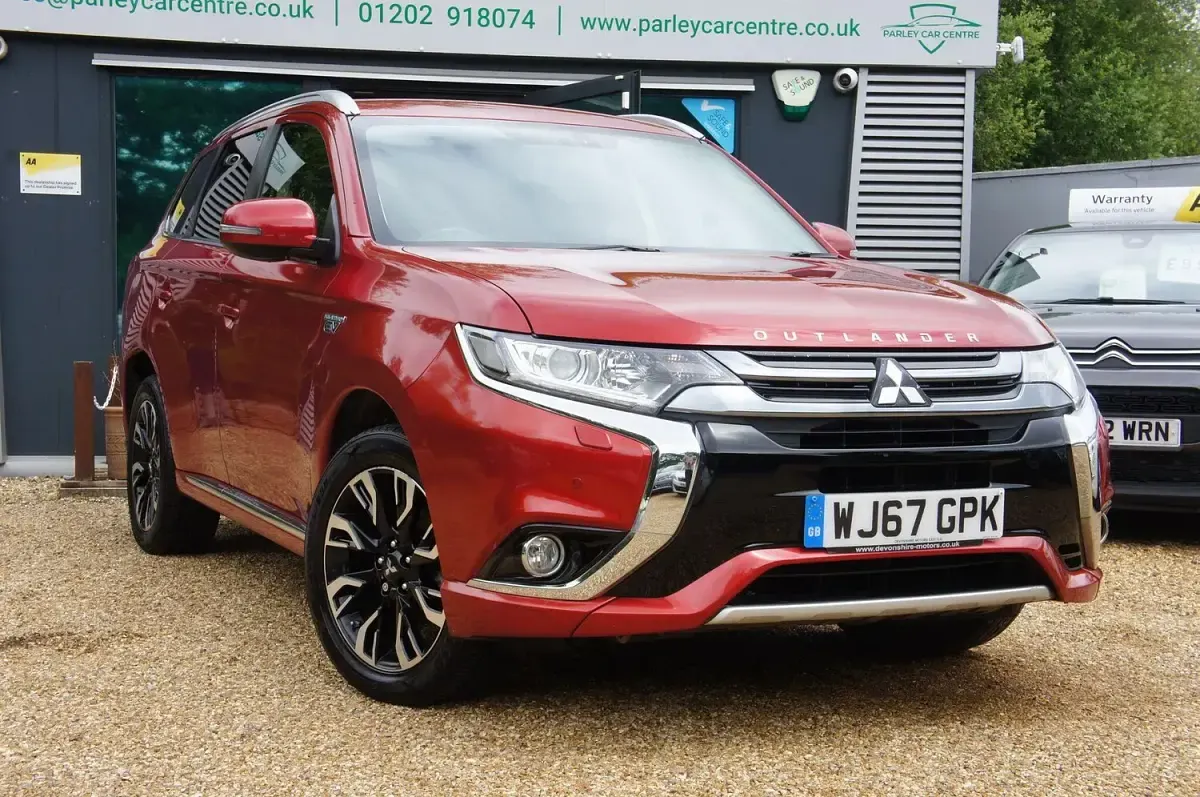 Used Mitsubishi Outlander P-HEV 2017 Red Estate