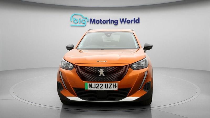 Używany Peugeot e-2008 Allure Premium 98 kW (134 KM) 2022 Pomarańczowy SUV