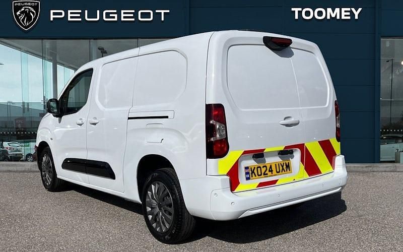 Begagnad Peugeot Partner 102 HK (75 kW) 2024 Vit Minibuss