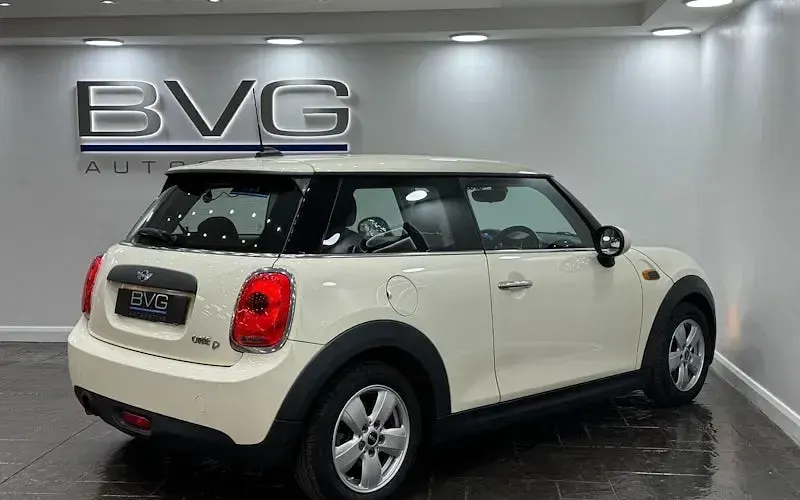 Used Mini ONE Hatch 95 HP (69 kW) 2016 White Hatchback