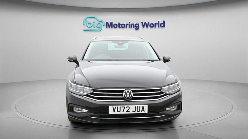 Used VW Passat SEL 150 HP (110 kW) 2022 Black Estate
