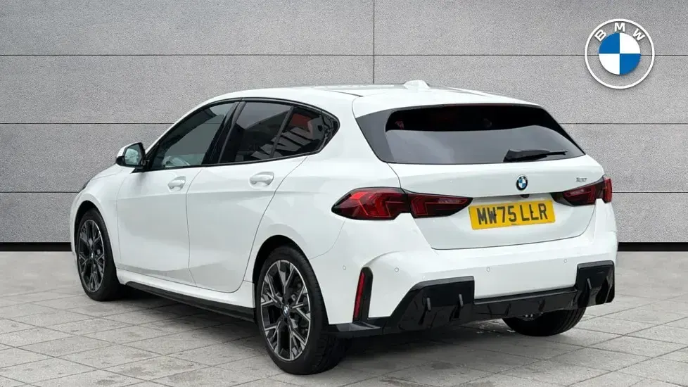 Usado BMW 120 M Sport 168 CV (123 kW) 2025 Blanco Utilitario