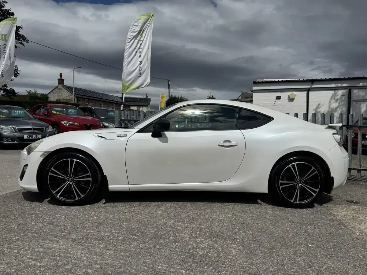 Used Toyota GT86 GT 2013 White Coupe