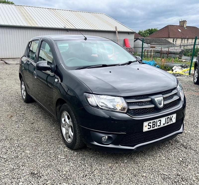 Black Used 2013 Dacia Sandero Lauréate Hatchback | £2,985 (Good price) - Image 1/4