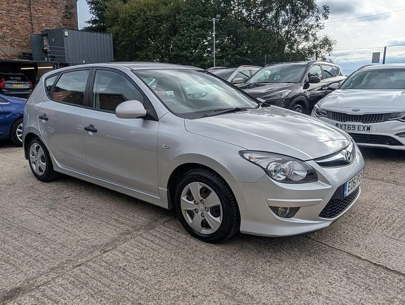 Silver Used 2011 Hyundai i30 Classic Hatchback | £2,390 (Fair price) - Image 1/4
